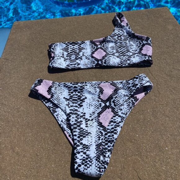SHEIN TWO PIECE BATHING SUIT - Picture 2 of 2